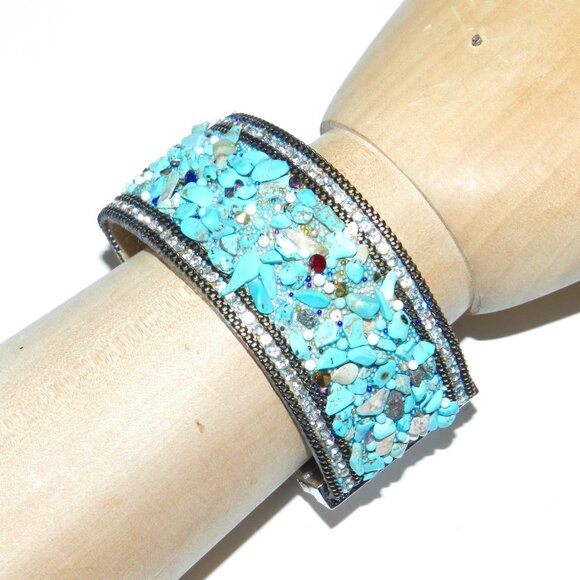 Wide Turquoise Bracelet With Magnetic Closure - Picture 3 of 13